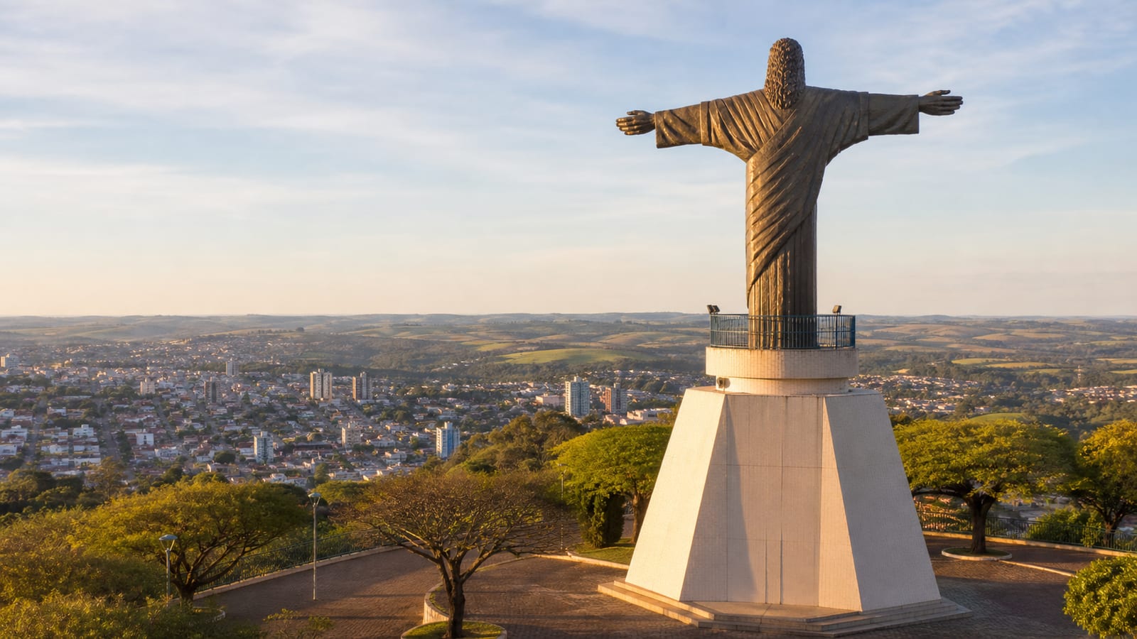 Ilustração fotorealista do Monumento Cristo Rei e da vista de Cornélio Procópio, Paraná