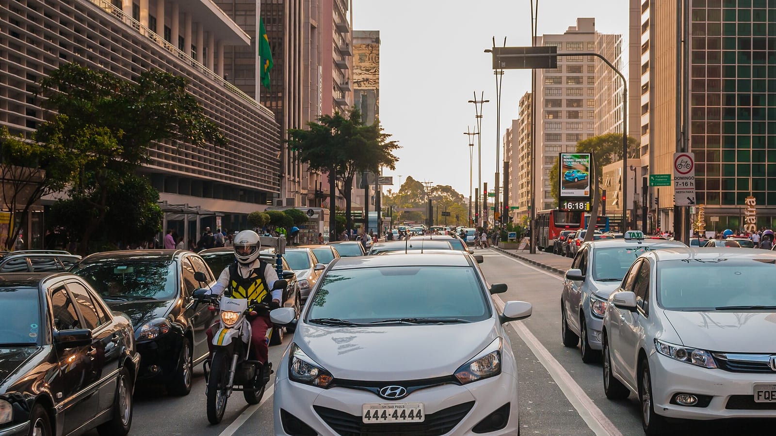 Avenida Paulista em São Paulo, São Paulo. Imagem de contexto, não uma fotografia da implantação.