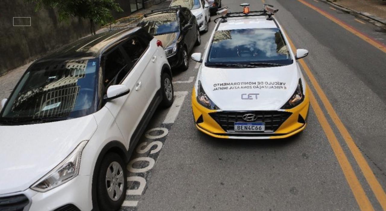 Imagem de capa: Carro das Multas em SP: Como Funciona a Tecnologia OCR que Monitora a Zona Azul Digital